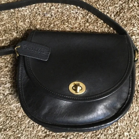 Vintage Coach Classic Black Leather Shoulder Bag - Picture 2 of 8